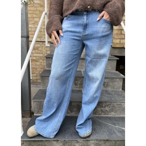 Abarna Loose Fit Jeans- Light Blue