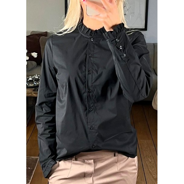 Antoinett Button Shirt- Black