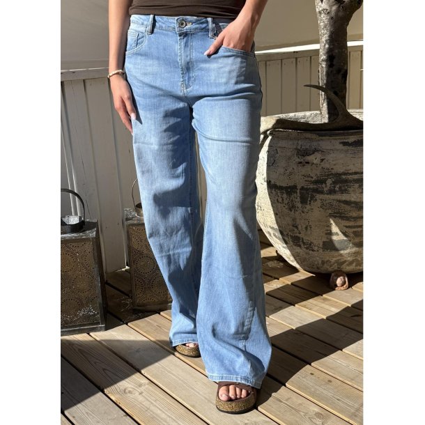 Abarna Loose Fit Jeans- Light Blue