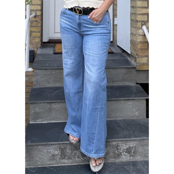 Abarna Loose Fit Jeans- Light Blue