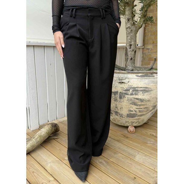 Belle Clara Straight Pants- Black