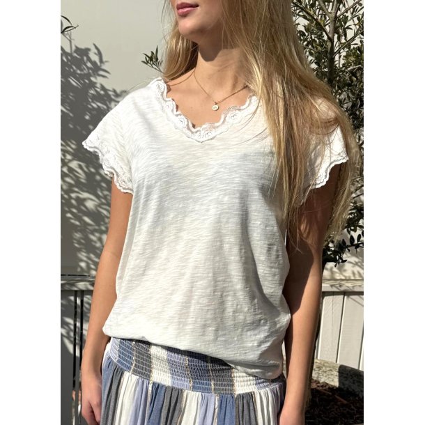 Biana Lace T-shirt- Spring Gardenia