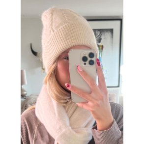 Cable Knitted Hut- Beige