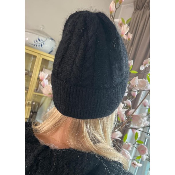 Cable Knitted Hut- Black