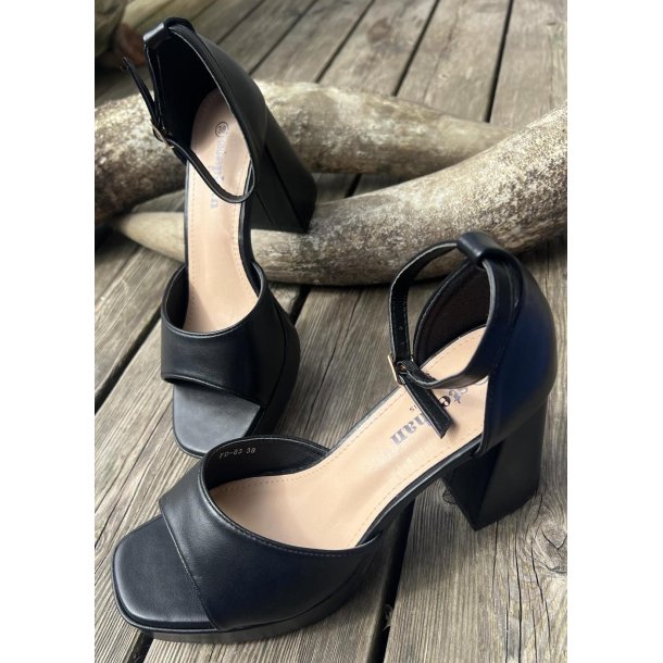 Chunky Heel Sandals- Black