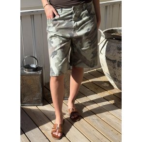 Crush Camo Shorts 