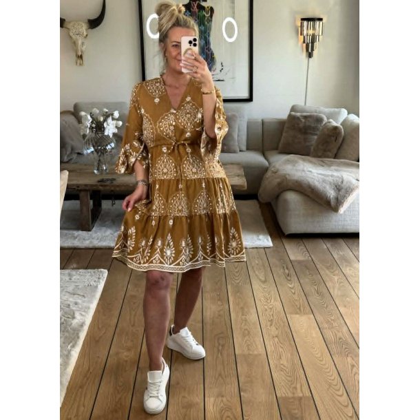 Donna Dress- Camel