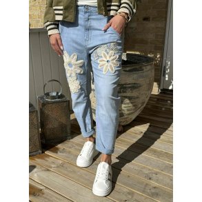 Emma Embroidery Jeans- Light Blue