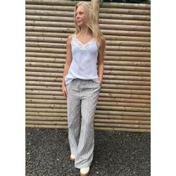 Gaze Laze Top- White