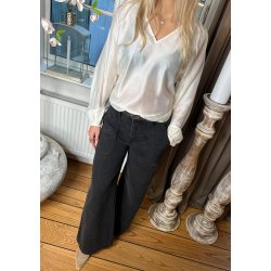 Heidi V-neck Top- Cloud Dancer