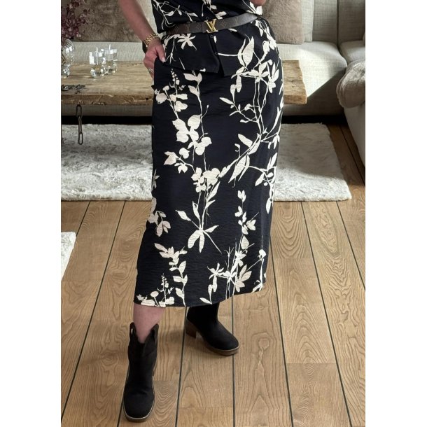 Jacira mw Skirt- Black Simple Flowe