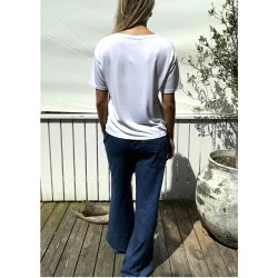 Jannie  V-neck T-shirt- White