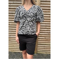 Jenny Bermuda Shorts- Black