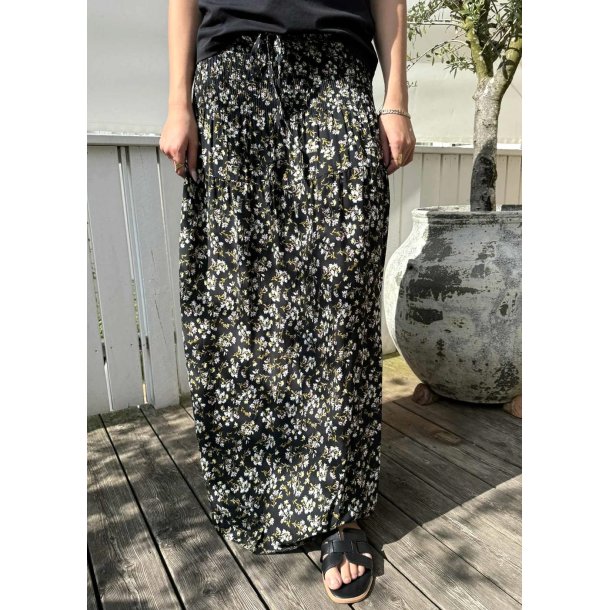 Juan Small Flower Skirt Dress- Black pre-ordre