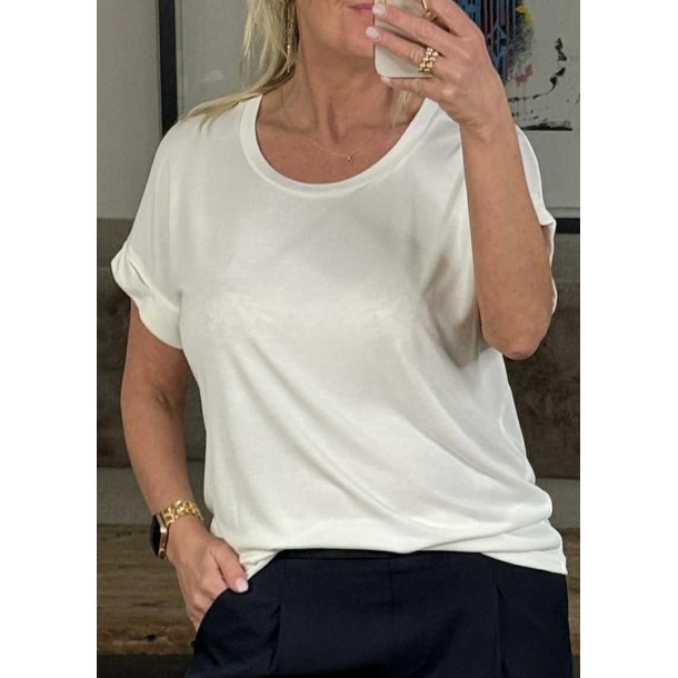 Kajsa T-shirt- Spring Gardenia