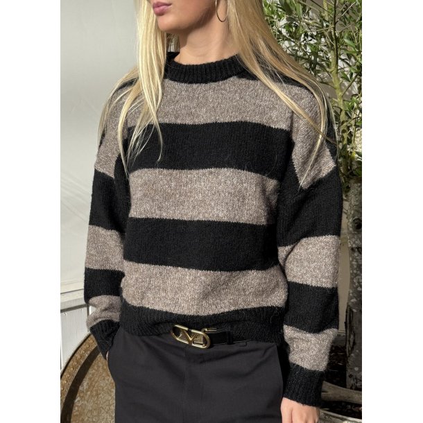 Kimmy Pullover- Black/ Falcon 