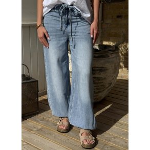 Lara Mw Jogger Pants- Light Denim