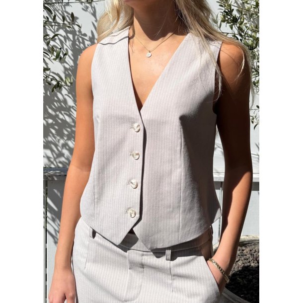 Lisa Short waistcoat-sandshell/ Cloudedancer