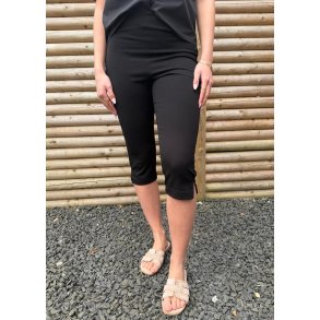Lisa mw Sli Capri Pants- Black