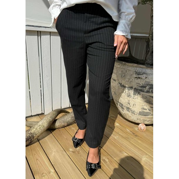 Lisa Slim Pants- Black grey Stripe