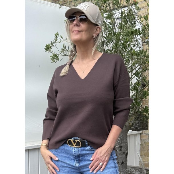 Reynard v-neck pullover- Seal Brown