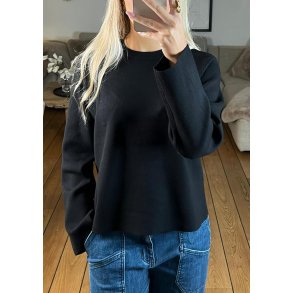 Reynard Square Sleeve O-neck- Black