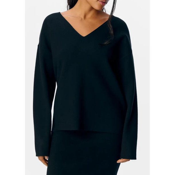 Reynard V-neck Pullover- Black