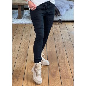 Stretchy Plain Pants- Black