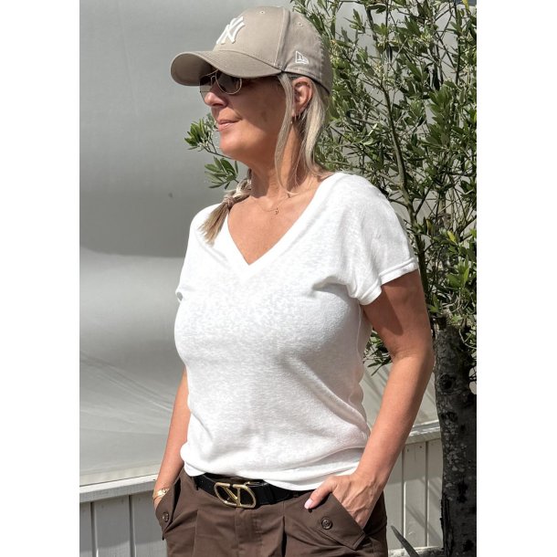 Swan V-neck T-shirt- White 