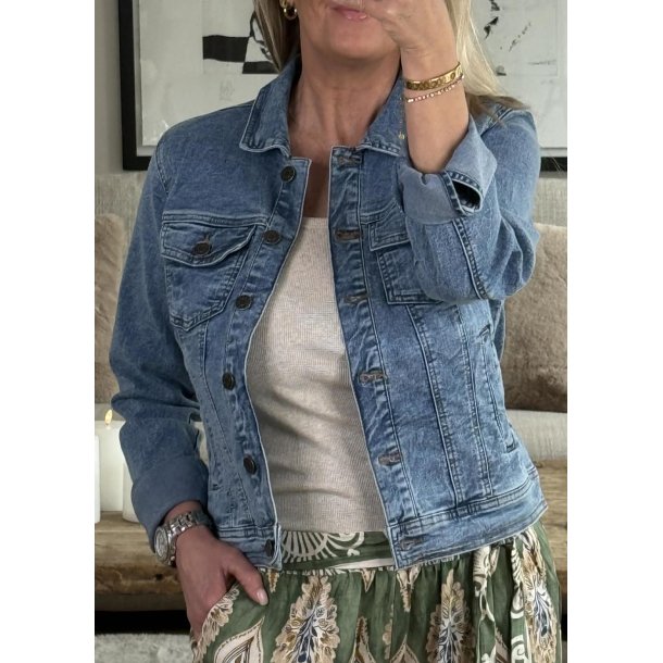 Vilma Denim Jacket- Washed Blue Den