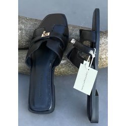 woman�s World sandal- black