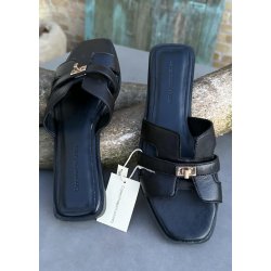 woman�s World sandal- black